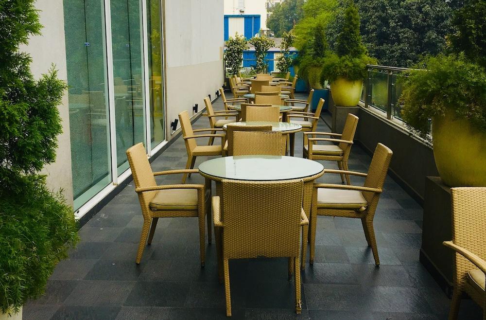 Hometel Chandigarh Exterior photo