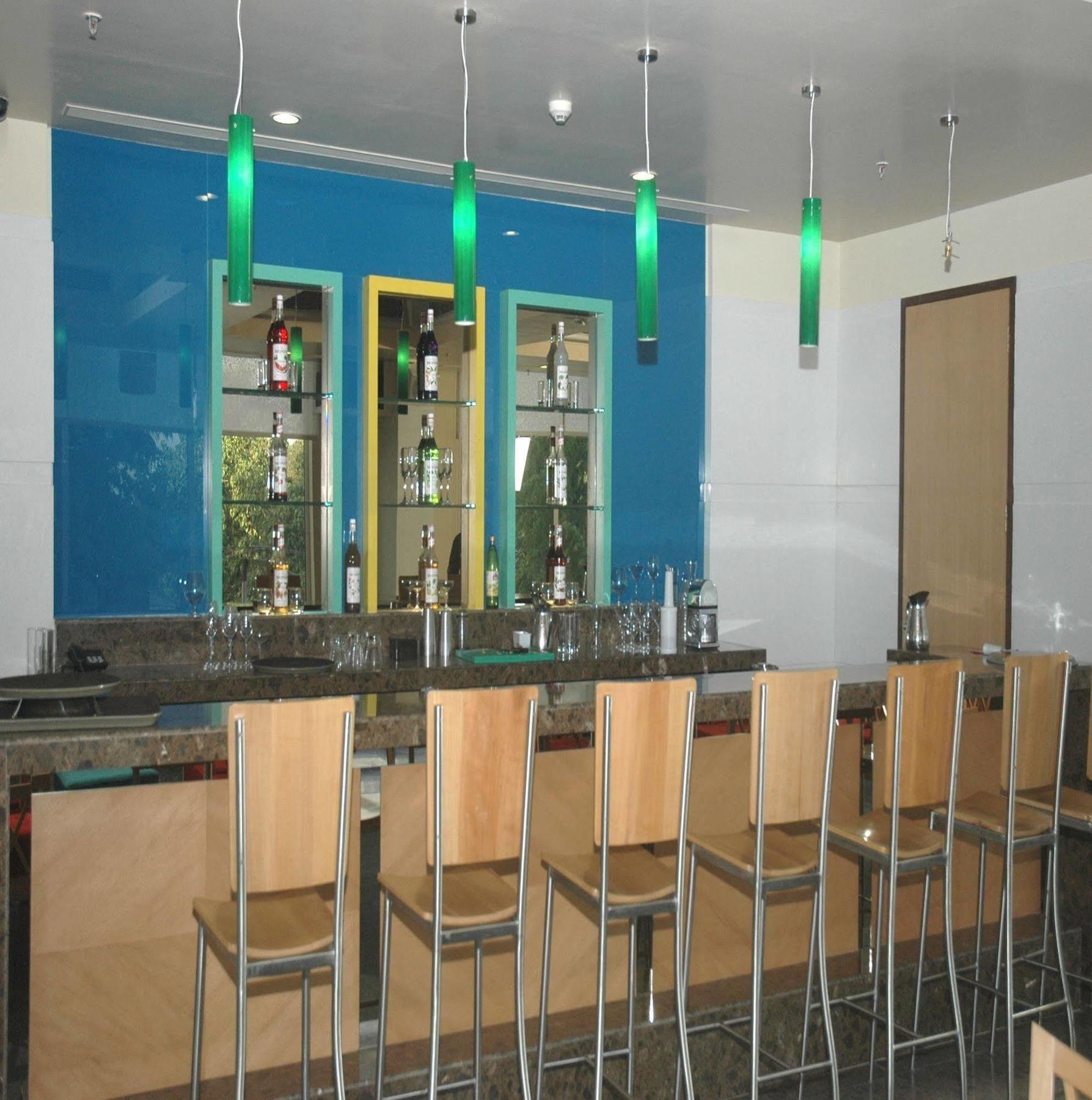 Hometel Chandigarh Exterior photo