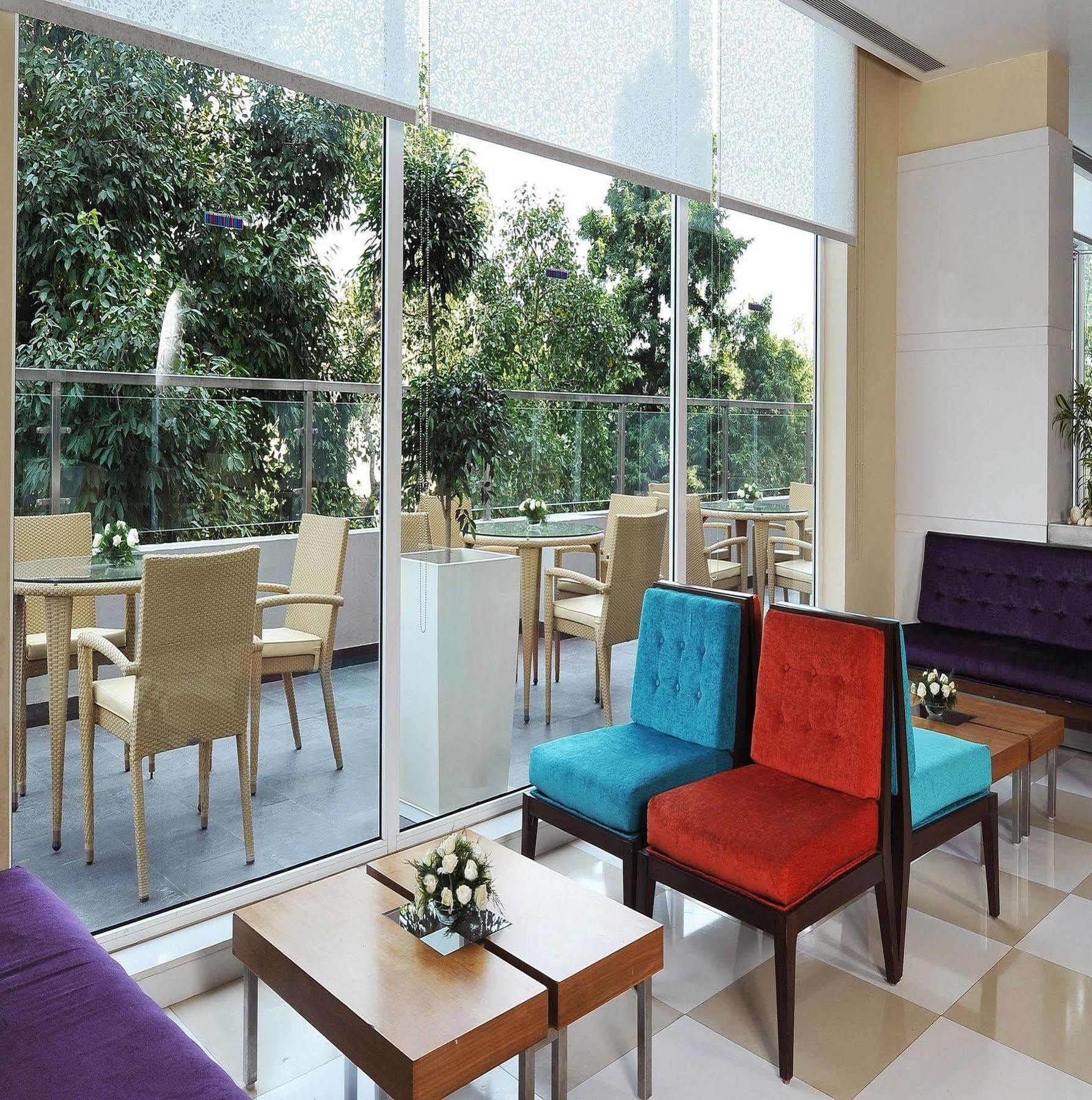 Hometel Chandigarh Exterior photo